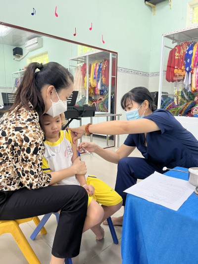 TIÊM NGỪA VACXIN NGỪA BẠI LIỆT IPV CHO TRẺ MẦM NON