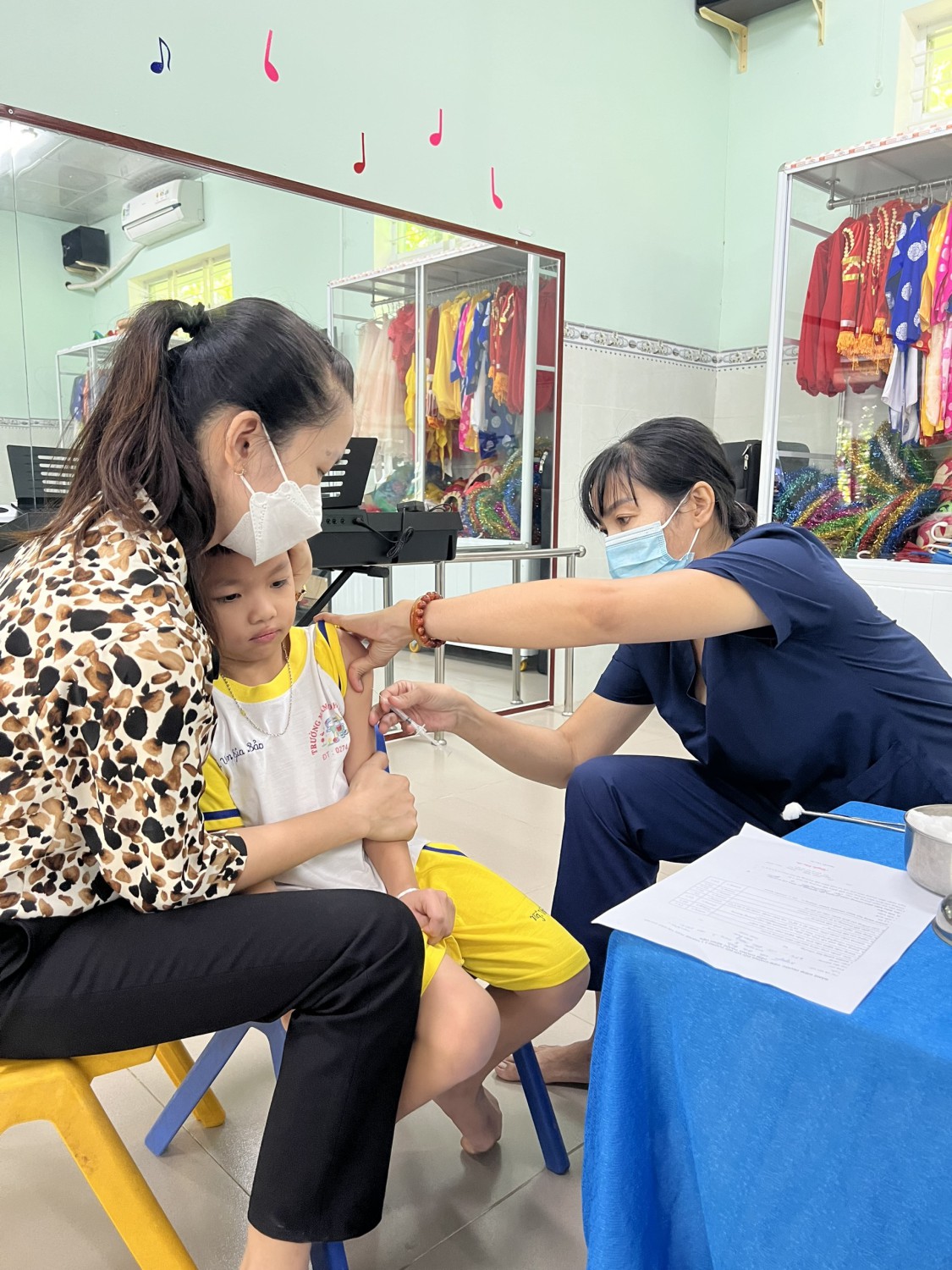 TIÊM NGỪA VACXIN NGỪA BẠI LIỆT IPV CHO TRẺ MẦM NON