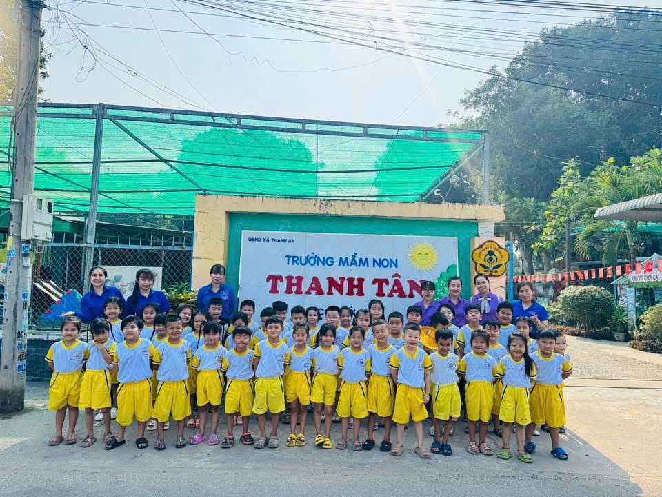 BÉ TRẢI NGHIỆM THAM QUAN TRƯỜNG TIỂU HỌC